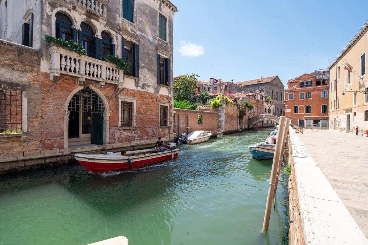 Canal View Apartment *